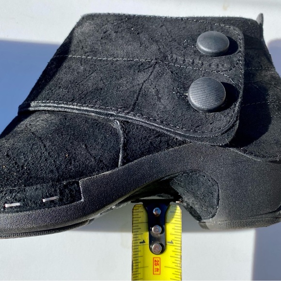 Merrill Black Button Suede Ankle Booties Women’s size 10 - Picture 16 of 16